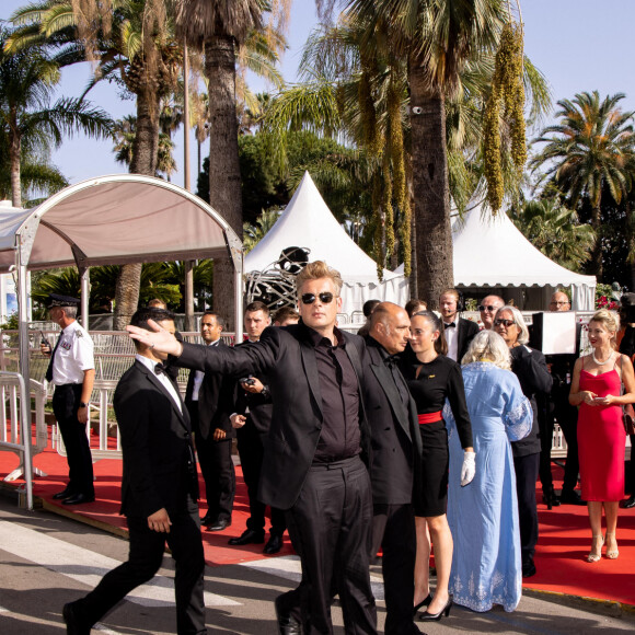 Exclusif - Benjamin Biolay - Arrivées à la montée des marches du film " Un petit frère " lors du 75ème Festival International du Film de Cannes. Le 27 mai 2022 © Unique Agency / Bestimage