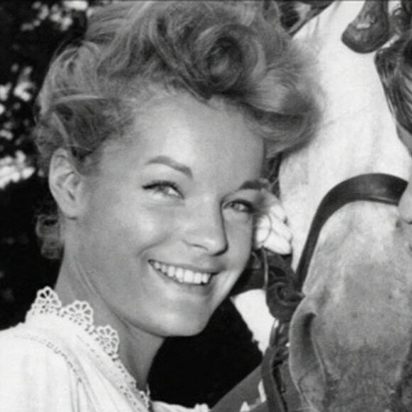 Info ( Le 29 mai 2022 marquera les 40 ans de la mort de Romy Schneider) - Archives - Romy Schneider et Alain Delon sur le tournage du film "Christine". 1958 