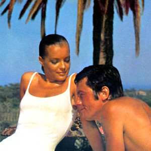 Info ( Le 29 mai 2022 marquera les 40 ans de la mort de Romy Schneider) - Archives - Alain Delon et Romy Schneider sur le tournage du film "La piscine". 1969 