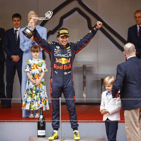 Sergio Perez remporte le Grand Prix de Formule 1 (F1) de Monaco devant Carlo Sainz et Max Verstappen, en présence du prince Albert II de Monaco, de la princesse Charlène de Monaco, du prince Jacques de Monaco, marquis des Baux et de la princesse Gabriella de Monaco, comtesse de Carladès. Monaco, le 29 mai 2022.