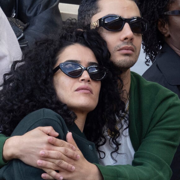 Sabrina Ouazani et Djanis Bouzyani - People dans les tribunes lors des Internationaux de France de Tennis de Roland Garros 2022 à Paris le 29 mai 2022. © Cyril Moreau/Bestimage