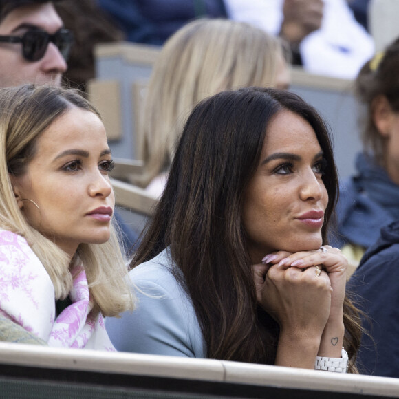 Jade Lagardere et sa soeur Cassandra Forêt - People dans les tribunes lors des Internationaux de France de Tennis de Roland Garros 2022 à Paris le 29 mai 2022. © Cyril Moreau/Bestimage