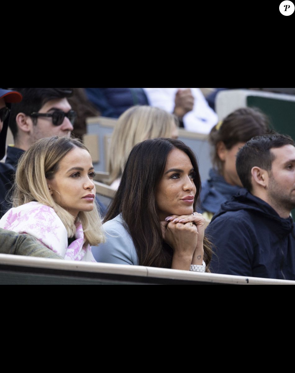 Jade Lagardere et sa soeur Cassandra Forêt - People dans les tribunes lors des Internationaux de France de Tennis de Roland Garros 2022 à Paris le 29 mai 2022. © Cyril Moreau/Bestimage