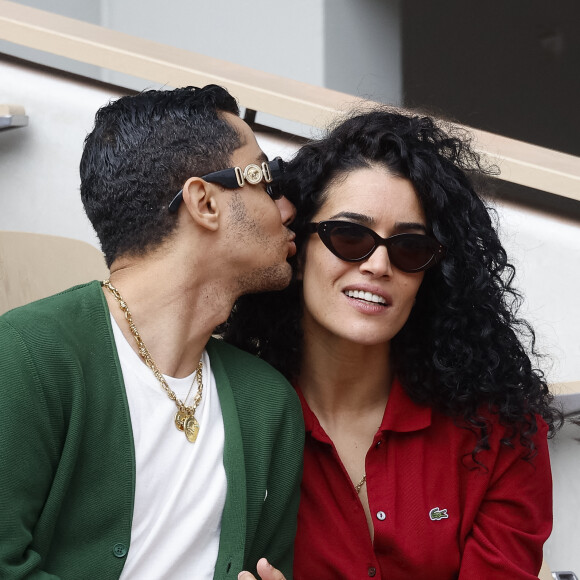 Sabrina Ouazani et Djanis Bouzyani - People dans les tribunes lors des Internationaux de France de Tennis de Roland Garros 2022 à Paris le 29 mai 2022. © Cyril Moreau/Bestimage