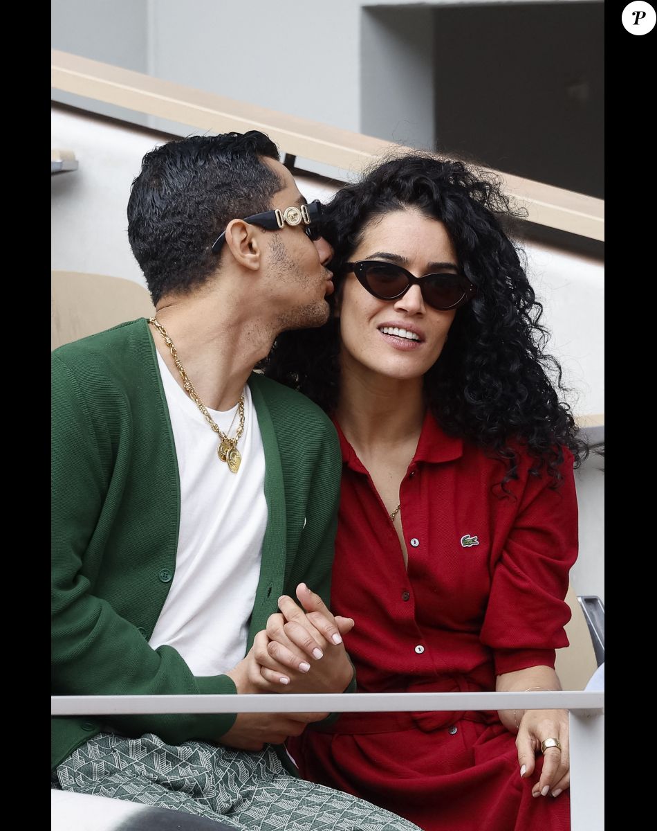 Sabrina Ouazani et Djanis Bouzyani - People dans les tribunes lors des Internationaux de France de Tennis de Roland Garros 2022 à Paris le 29 mai 2022. © Cyril Moreau/Bestimage
