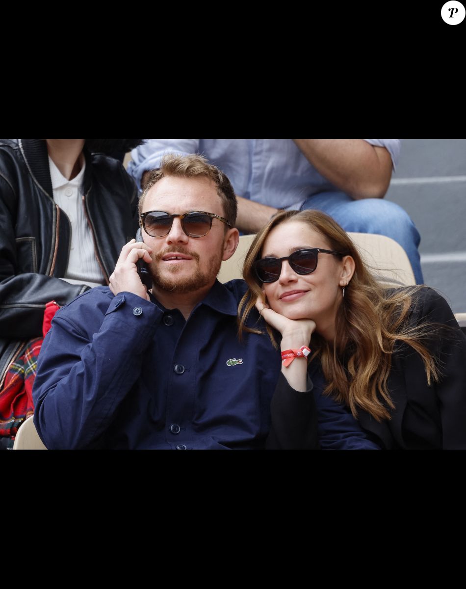 Roby Schinasi et Emma Simonsen - People dans les tribunes lors des Internationaux de France de Tennis de Roland Garros 2022 à Paris le 29 mai 2022. © Cyril Moreau/Bestimage