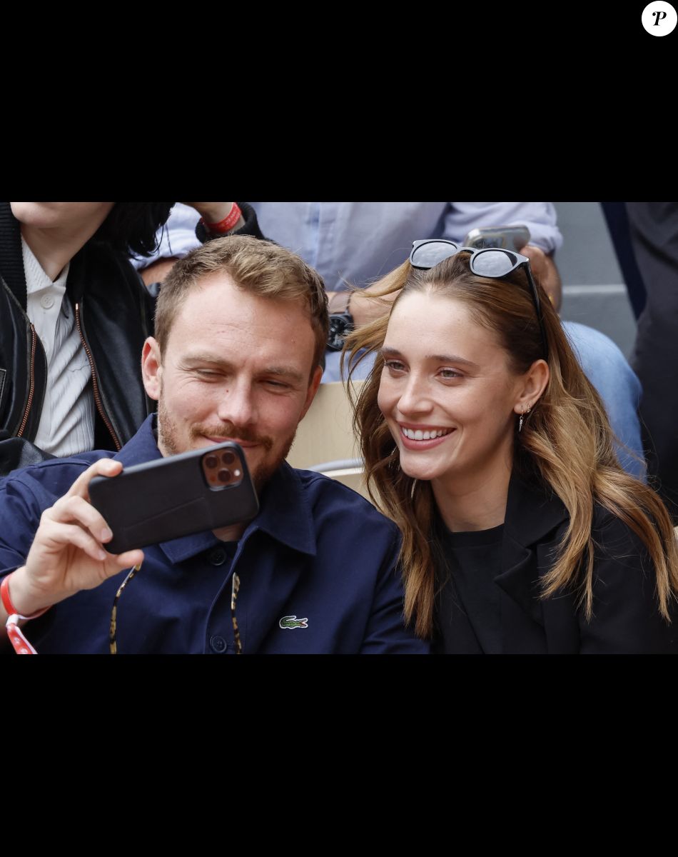 Roby Schinasi et Emma Simonsen - People dans les tribunes lors des Internationaux de France de Tennis de Roland Garros 2022 à Paris le 29 mai 2022. © Cyril Moreau/Bestimage