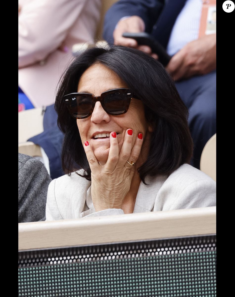 Florence Foresti - People dans les tribunes lors des Internationaux de France de Tennis de Roland Garros 2022 à Paris le 29 mai 2022. © Cyril Moreau/Bestimage