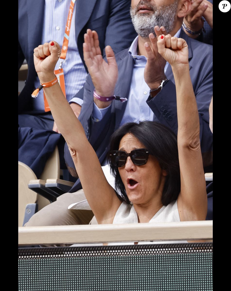 Florence Foresti - People dans les tribunes lors des Internationaux de France de Tennis de Roland Garros 2022 à Paris. © Cyril Moreau/Bestimage