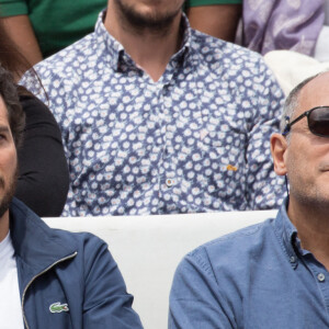 Amir Haddad et son père René-Mikhael Haddad - People dans les tribunes lors des Internationaux de France de Tennis de Roland Garros 2022 à Paris le 29 mai 2022.