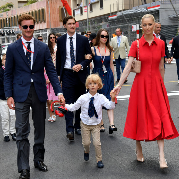 Pierre Casiraghi, son fils Francesco Casiraghi, sa femme Beatrice Borromeo, Alexandra de Hanovre et son fiancé Ben-Sylvester Strautmann lors du Grand Prix de Monaco 2022 de F1, à Monaco © Bruno Bebert/Bestimage 