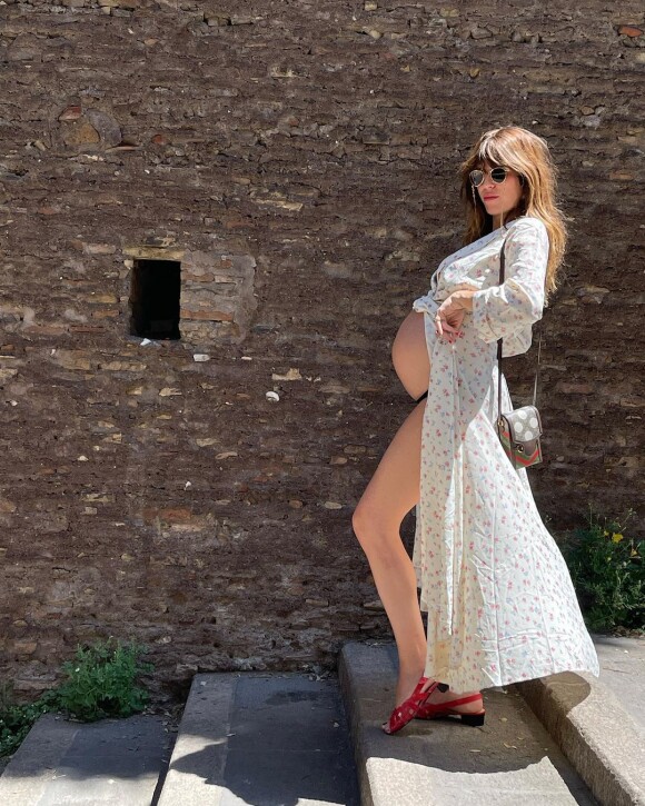Lou Doillon en vacances à Rome quelques jours avant son accouchement. @ Instagram / Lou Doillon