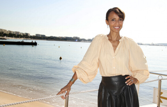 Sonia Rolland de la série TROPIQUES CRIMINELS - Photocalls sur le ponton de l'hôtel Barrière Le Majestic lors de la 4ème édition de Canneseries au Palais des Festivals à Cannes. Le 13 octobre 2021 © Christophe Aubert via Bestimage 