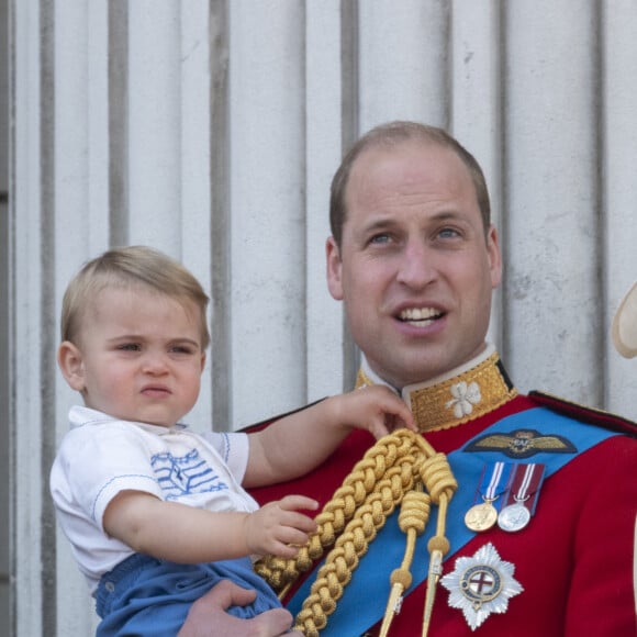 Le prince William, duc de Cambridge, et Catherine (Kate) Middleton, duchesse de Cambridge, le prince Louis de Cambridge - La famille royale au balcon du palais de Buckingham lors de la parade Trooping the Colour 2019, célébrant le 93ème anniversaire de la reine Elisabeth II, Londres, le 8 juin 2019. 