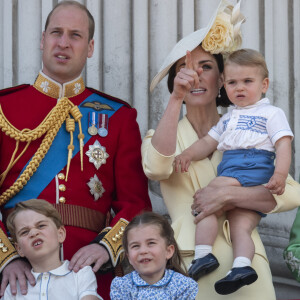 Le prince William, duc de Cambridge, et Catherine (Kate) Middleton, duchesse de Cambridge, le prince George de Cambridge la princesse Charlotte de Cambridge, le prince Louis de Cambridge - La famille royale au balcon du palais de Buckingham lors de la parade Trooping the Colour 2019, célébrant le 93ème anniversaire de la reine Elisabeth II, Londres, le 8 juin 2019. 