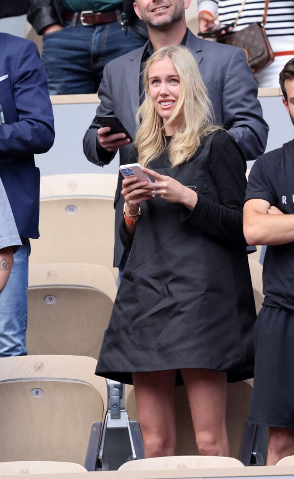 Alma Rune - Célébrités dans les tribunes des internationaux de France de Roland Garros à Paris le 30 mai 2022. © Cyril Moreau - Dominique Jacovides/Bestimage