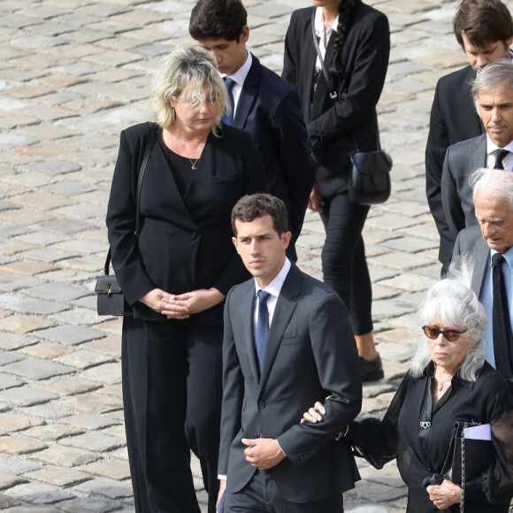 Elodie Constantin (première femme), Victor et Alessandro ( fils de Paul) avec sa compagne Meline,, Alain Belmondo (frère), Muriel Belmondo (soeur), Luana, Paul lors de la cérémonie d'hommage national à Jean-Paul Belmondo à l'Hôtel des Invalides à Paris, France, le 9 septembre 2021. © Dominique Jacovides/Bestimage