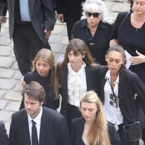 Victor, Alessandro avec sa compagne Meline, Stella, Annabelle, Elodie Constantin et Luana lors de la cérémonie d'hommage national à Jean-Paul Belmondo à l'Hôtel des Invalides à Paris, France, le 9 septembre 2021. © Dominique Jacovides/Bestimage