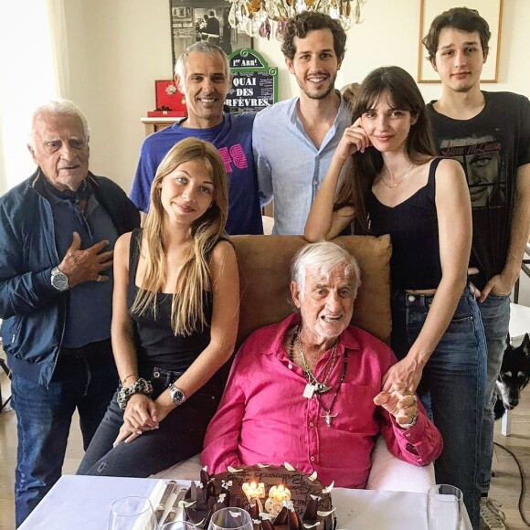 Le clan Belmondo réuni autour du patriarche, Jean-Paul Belmondo.