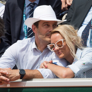 Elodie Gossuin et son mari Bertrand Lacherie dans les tribunes lors des internationaux de tennis de Roland Garros à Paris, France, le 4 juin 2019. © Jacovides-Moreau/Bestimage