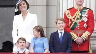 Louis de Cambridge boudeur sur le balcon : Kate Middleton recadre le prince turbulent !