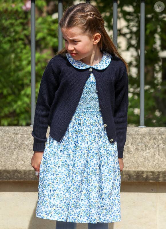 La princesse Charlotte de Cambridge - La famille royale britannique quitte la chapelle Saint-Georges de Windsor après la messe de Pâques, le 17 avril 2022. 