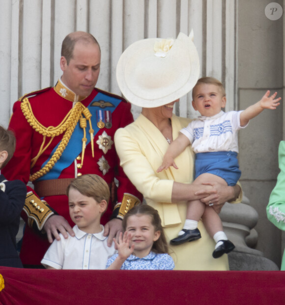 Le prince William, duc de Cambridge, et Catherine (Kate) Middleton, duchesse de Cambridge, le prince George de Cambridge, la princesse Charlotte de Cambridge, le prince Louis de Cambridge - La famille royale au balcon du palais de Buckingham lors de la parade Trooping the Colour 2019, célébrant le 93ème anniversaire de la reine Elisabeth II, Londres, le 8 juin 2019. 