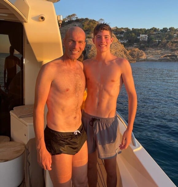 Zinedine Zidane et son fils Eliaz sur Instagram. Le 20 juillet 2021.