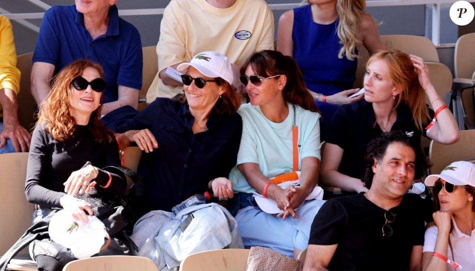 Isabelle Huppert avec sa fille Isabelle Huppert, Virginie Ledoyen - Les