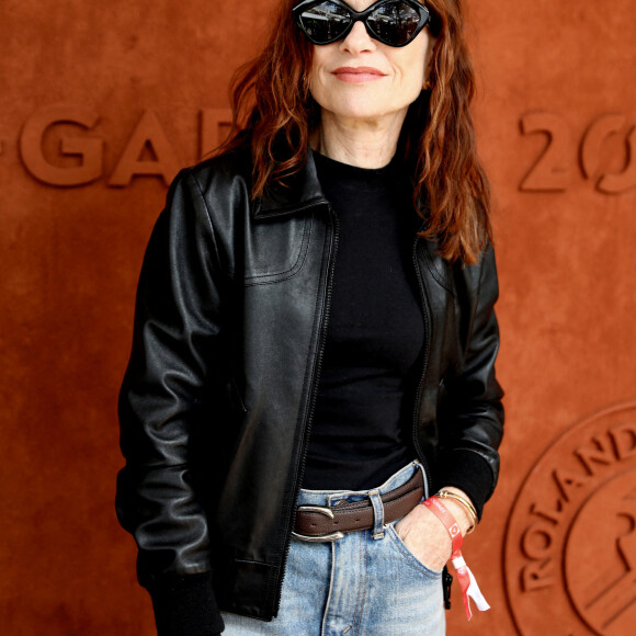 Isabelle Huppert au village (jour 12) lors des Internationaux de France de Tennis de Roland Garros 2022 à Paris, France, le 2 juin 2022. © Dominique Jacovides/Bestimage 
