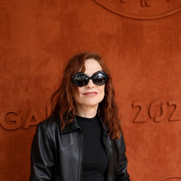 Isabelle Huppert au village (jour 12) lors des Internationaux de France de Tennis de Roland Garros 2022 à Paris, France, le 2 juin 2022. © Dominique Jacovides/Bestimage 