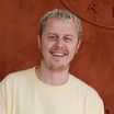 Norman Thavaud : Moments complices avec sa chérie Martha face à Sandrine Quétier hippie chic à Roland-Garros