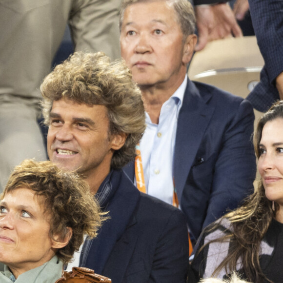 Thomas Pesquet, Muriel Robin et sa femme Anne Le Nen, Gustavo Kuerten et sa femme Mariana Soncini - Tribunes des internationaux de France de Roland Garros à Paris, le 31 mai 2022. © Cyril Moreau - Dominique Jacovides/Bestimage