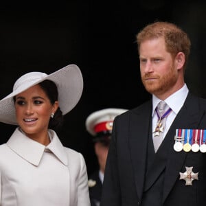 Peter Philips, le prince Harry et Meghan Markle - Sortie de la messe du jubilé, célébrée à la cathédrale Saint-Paul de Londres, le 3 juin 2022.