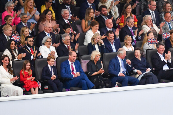 Kate Middleton, la princesse Charlotte, le prince George, le prince William, Camilla Parker Bowles, le prince Charles, la princesse Anne et son mari Timothy Laurence - Concert du jubilé de platine de la reine d'Angleterre au palais de Buckingham à Londres. Le 4 juin 2022.