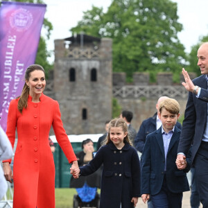 Le prince William, Kate Middleton, le prince George de Cambridge et la princesse Charlotte - Visite du château de Cardiff à l'occasion du jubilé de platine de la reine d'Angleterre, le 4 juin 2022.
