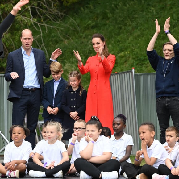 Le prince William, Kate Middleton, le prince George et la princesse Charlotte - Visite du château de Cardiff à l'occasion du jubilé de platine de la reine d'Angleterre, le 4 juin 2022.