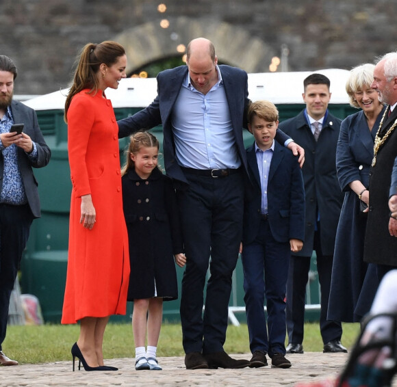Kate Middleton, le prince William, la princesse Charlotte et le prince George - Visite du château de Cardiff à l'occasion du jubilé de platine de la reine d'Angleterre, le 4 juin 2022.