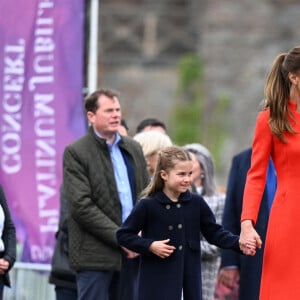 Kate Middleton, duchesse de Cambridge, et la princesse Charlotte - Visite du château de Cardiff à l'occasion du jubilé de platine de la reine d'Angleterre, le 4 juin 2022.