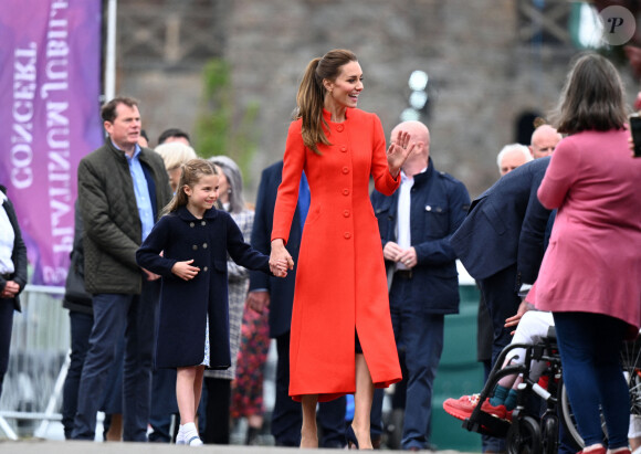 Kate Middleton, duchesse de Cambridge, et la princesse Charlotte - Visite du château de Cardiff à l'occasion du jubilé de platine de la reine d'Angleterre, le 4 juin 2022.