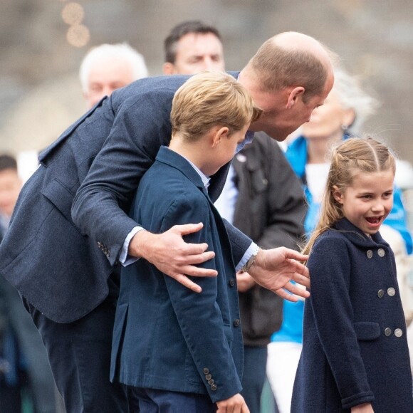 Le prince William, duc de Cambridge, le prince George de Cambridge et la princesse Charlotte de Cambridge - Visite du château de Cardiff à l'occasion du jubilé de platine de la reine d'Angleterre, le 4 juin 2022.