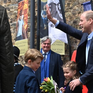 Le prince William, Kate Middleton, le prince George et la princesse Charlotte - Visite du château de Cardiff à l'occasion du jubilé de platine de la reine d'Angleterre, le 4 juin 2022.