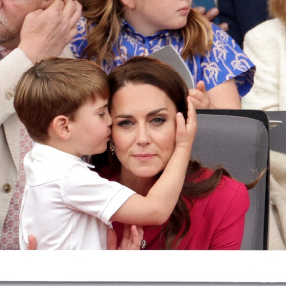 Kate Catherine Middleton, duchesse de Cambridge, le prince Louis - La famille royale d'Angleterre lors de la parade devant le palais de Buckingham, à l'occasion du jubilé de la reine d'Angleterre. Le 5 juin 2022  Platinum Jubilee Pageant in front of Buckingham Palace, London, on day four of the Platinum Jubilee celebrations. Picture date: Sunday June 5, 2022. 