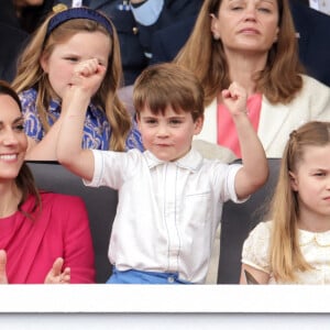 Kate Catherine Middleton, duchesse de Cambridge, le prince Louis - La famille royale d'Angleterre lors de la parade devant le palais de Buckingham, à l'occasion du jubilé de la reine d'Angleterre. Le 5 juin 2022