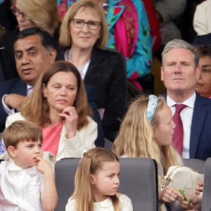 Camilla Parker Bowles, duchesse de Cornouailles, le prince Louis, la princesse Charlotte, le prince George et le prince William, duc de Cambridge - La famille royale d'Angleterre lors de la parade devant le palais de Buckingham, à l'occasion du jubilé de la reine d'Angleterre. Le 5 juin 2022  Platinum Jubilee Pageant in front of Buckingham Palace, London, on day four of the Platinum Jubilee celebrations. Picture date: Sunday June 5, 2022. 