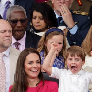 Kate Catherine Middleton, duchesse de Cambridge, le prince Louis - La famille royale d'Angleterre lors de la parade devant le palais de Buckingham, à l'occasion du jubilé de la reine d'Angleterre.