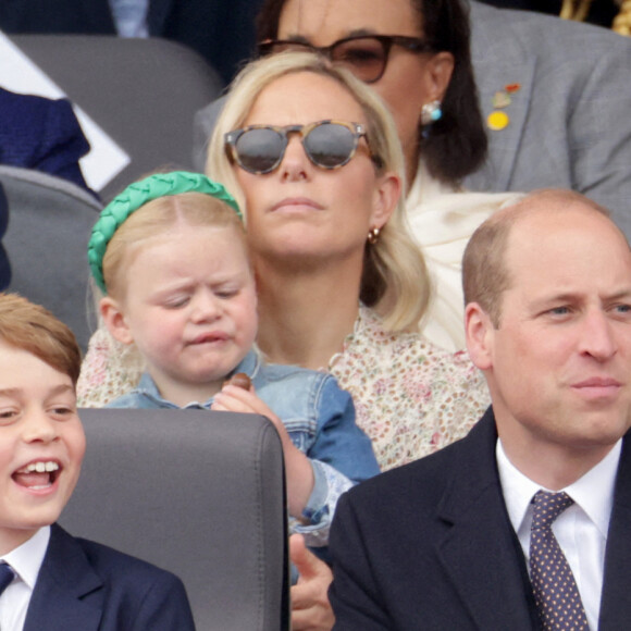 Le prince George, le prince William, duc de Cambridge, Zara Tindall et lena Tindall - La famille royale d'Angleterre lors de la parade devant le palais de Buckingham, à l'occasion du jubilé de la reine d'Angleterre. Le 5 juin 2022