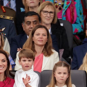 Kate Catherine Middleton, duchesse de Cambridge, le prince Louis, la princesse Charlotte, le prince George Mike Tindall, Mia Tindall, Victoria Starmer, Keir Starmer, Savannah Phillips - La famille royale d'Angleterre lors de la parade devant le palais de Buckingham, à l'occasion du jubilé de la reine d'Angleterre. Le 5 juin 2022  Platinum Jubilee Pageant in front of Buckingham Palace, London, on day four of the Platinum Jubilee celebrations. Picture date: Sunday June 5, 2022. 