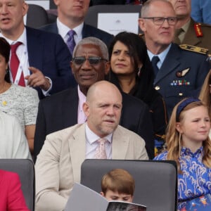 Kate Catherine Middleton, duchesse de Cambridge, le prince Louis, la princesse Charlotte, Le premier ministre Boris Johnson Mike Tindall, Mia Tindal - La famille royale d'Angleterre lors de la parade devant le palais de Buckingham, à l'occasion du jubilé de la reine d'Angleterre. Le 5 juin 2022  Platinum Jubilee Pageant in front of Buckingham Palace, London, on day four of the Platinum Jubilee celebrations. Picture date: Sunday June 5, 2022. 