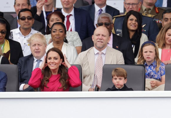 Kate Catherine Middleton, duchesse de Cambridge, le prince Louis Le premier ministre Boris Johnson, Mike Tindall, Mia Tindall - La famille royale d'Angleterre lors de la parade devant le palais de Buckingham, à l'occasion du jubilé de la reine d'Angleterre. Le 5 juin 2022